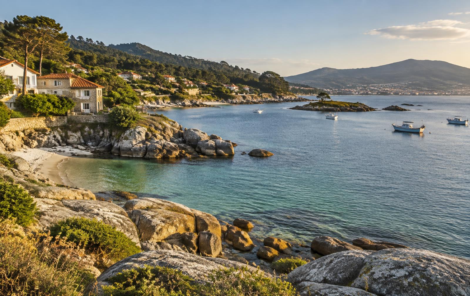 Costa de la Ría de Vigo con luz natural